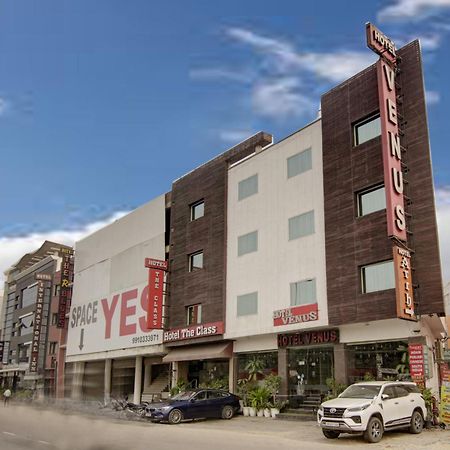 Hotel Venus Plaza New Delhi Bagian luar foto