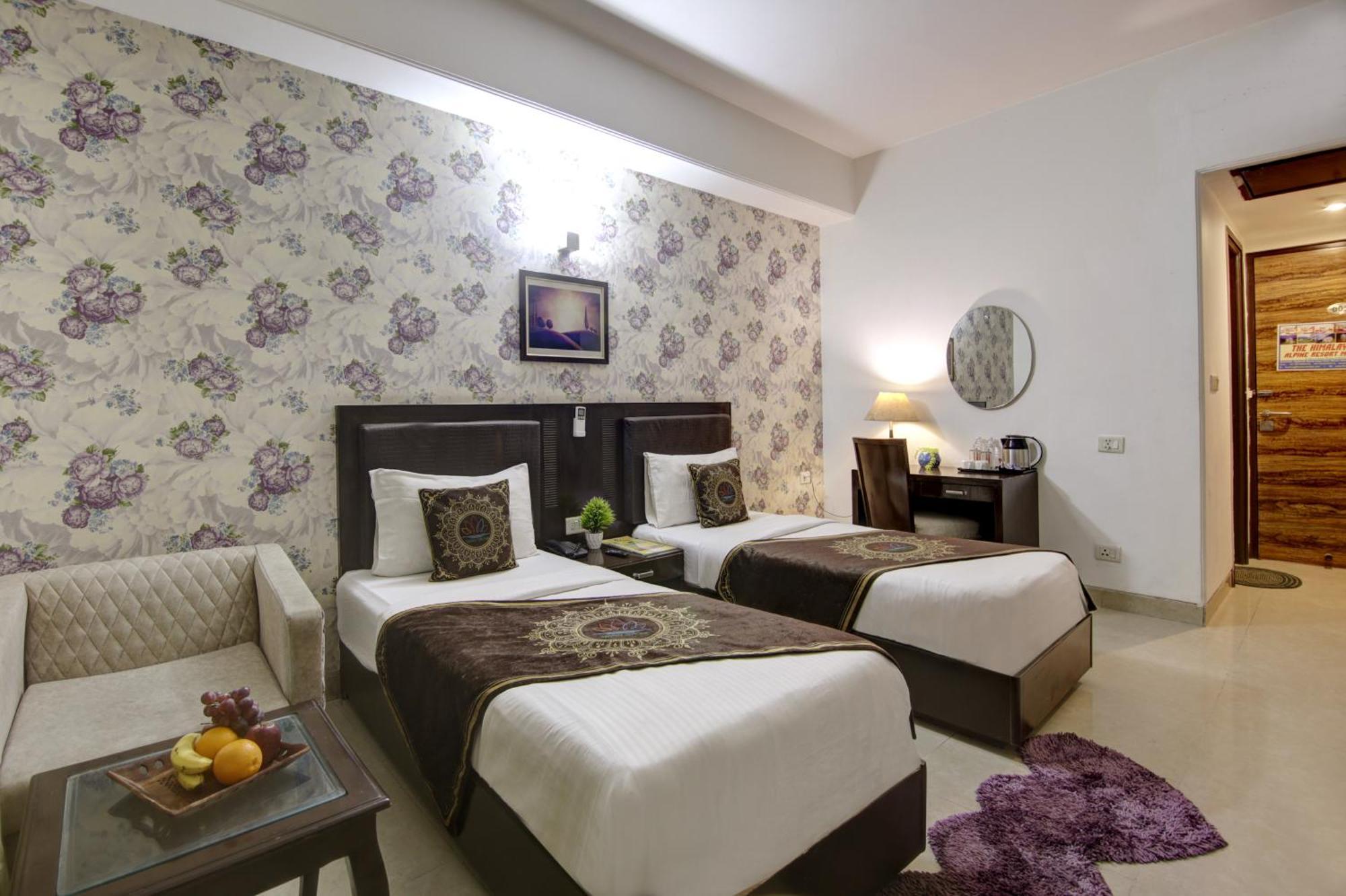 Hotel Venus Plaza New Delhi Bagian luar foto