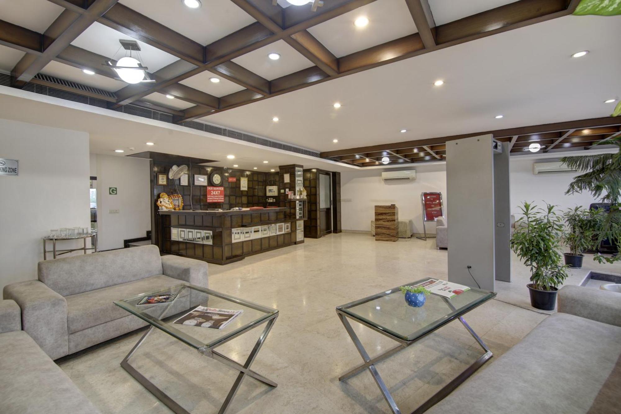 Hotel Venus Plaza New Delhi Bagian luar foto