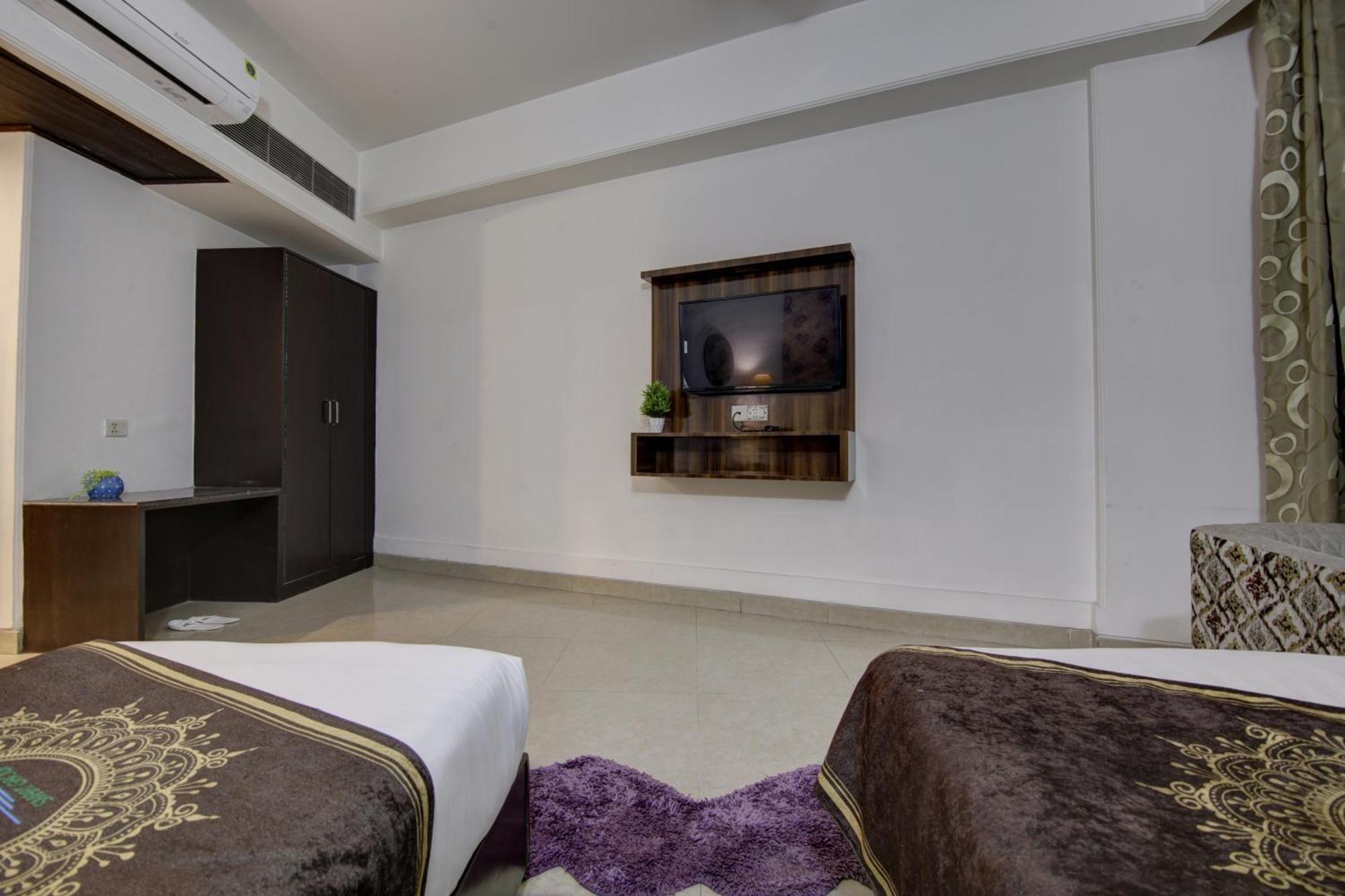 Hotel Venus Plaza New Delhi Bagian luar foto