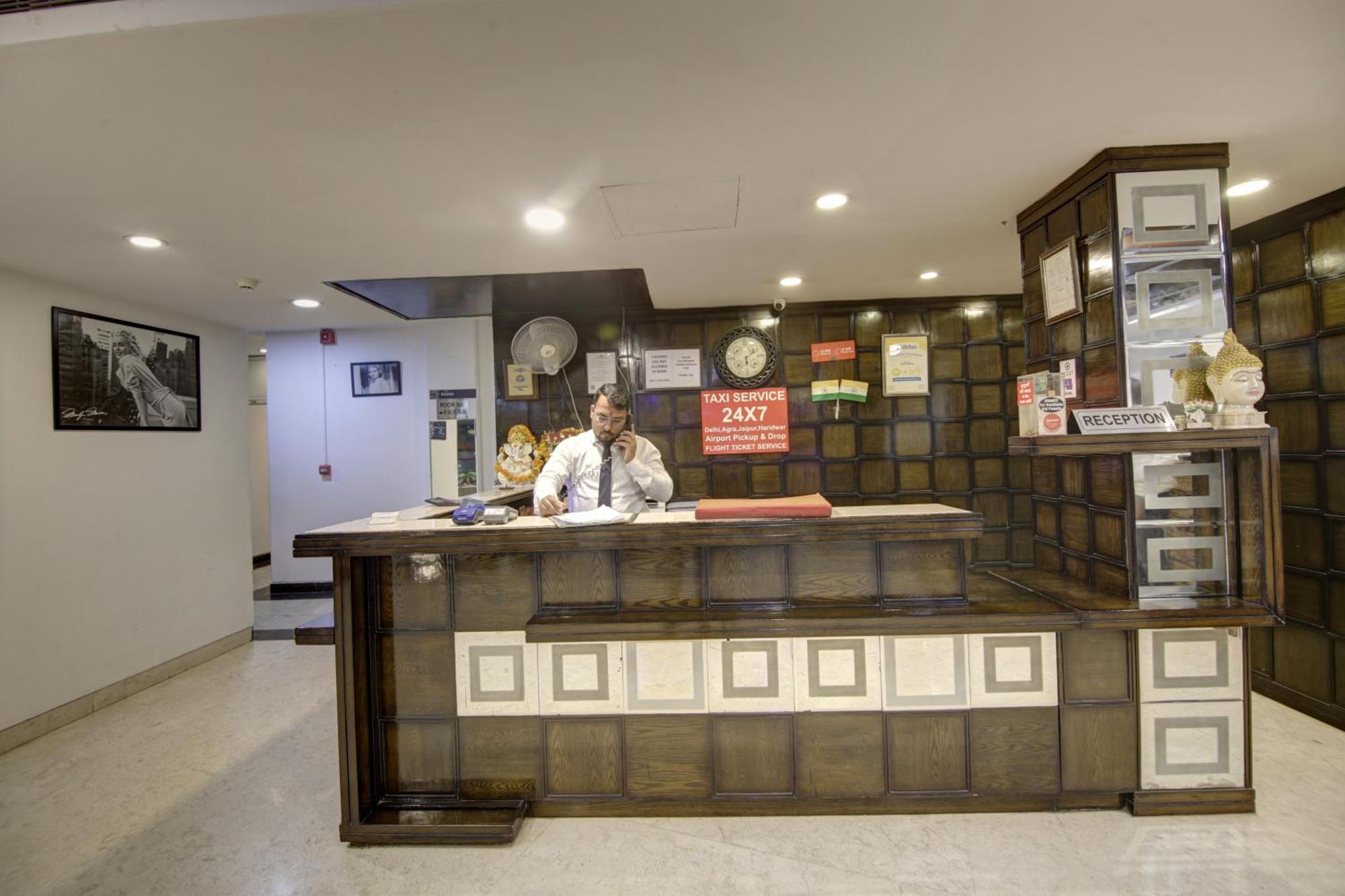 Hotel Venus Plaza New Delhi Bagian luar foto