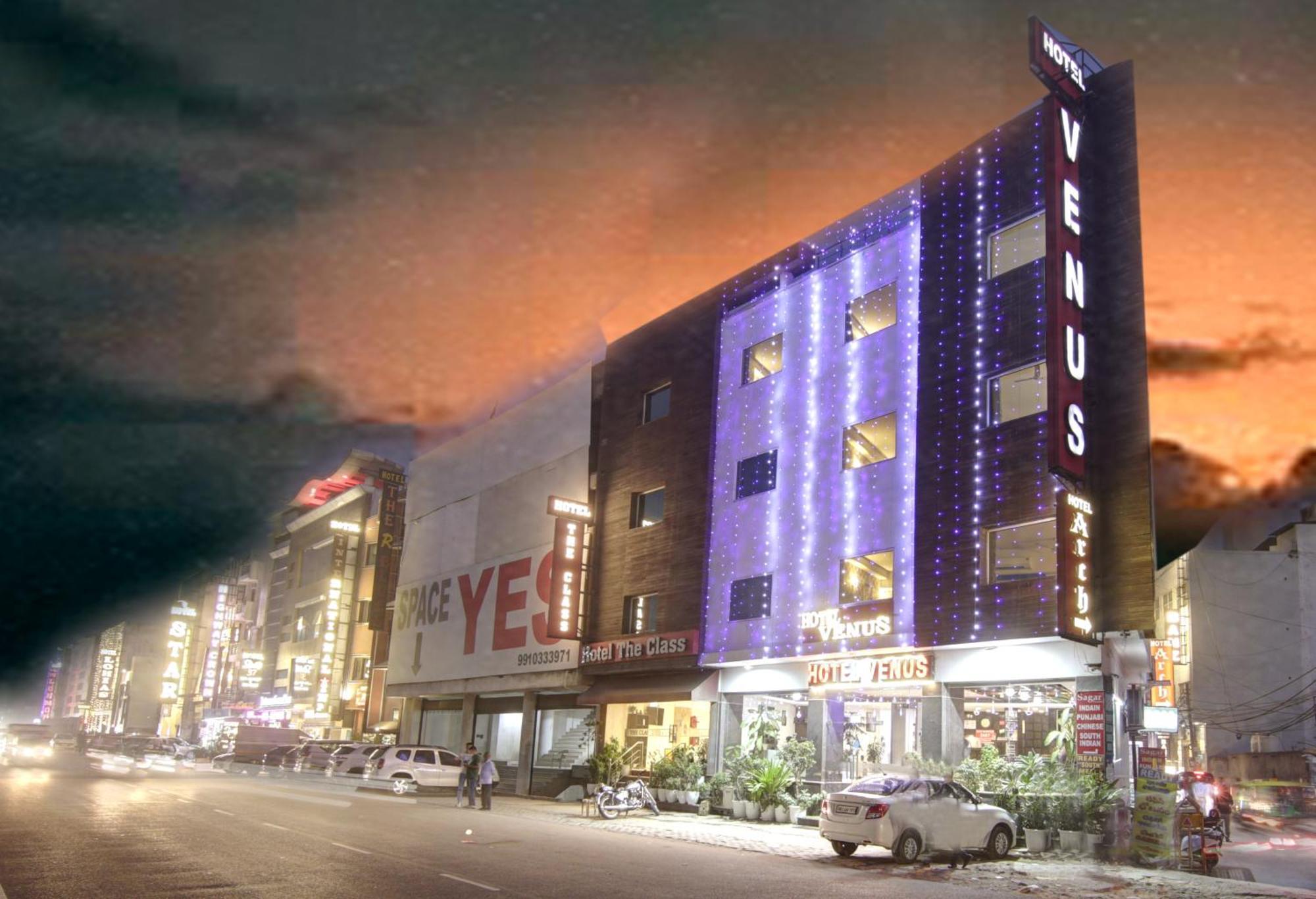 Hotel Venus Plaza New Delhi Bagian luar foto