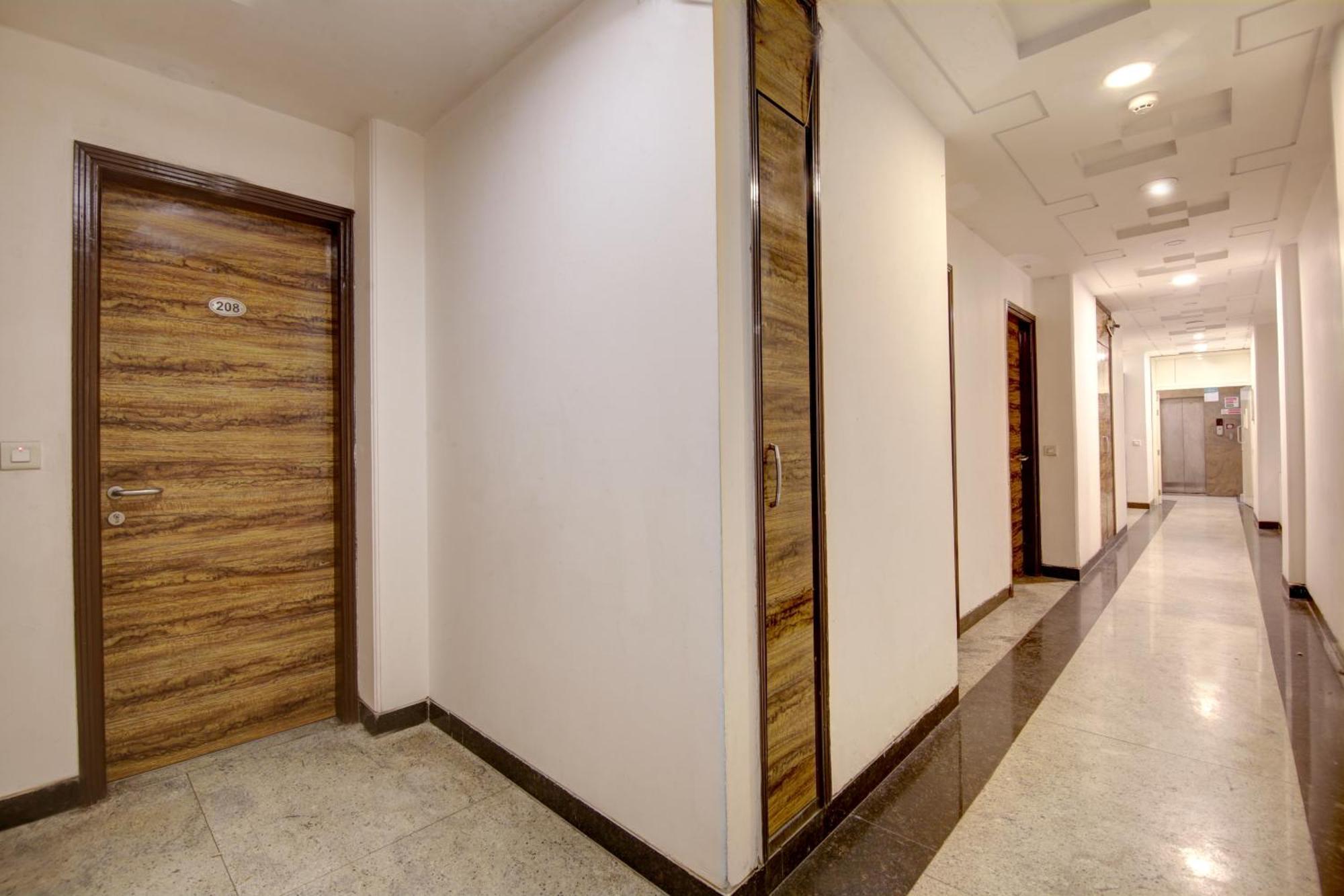 Hotel Venus Plaza New Delhi Bagian luar foto