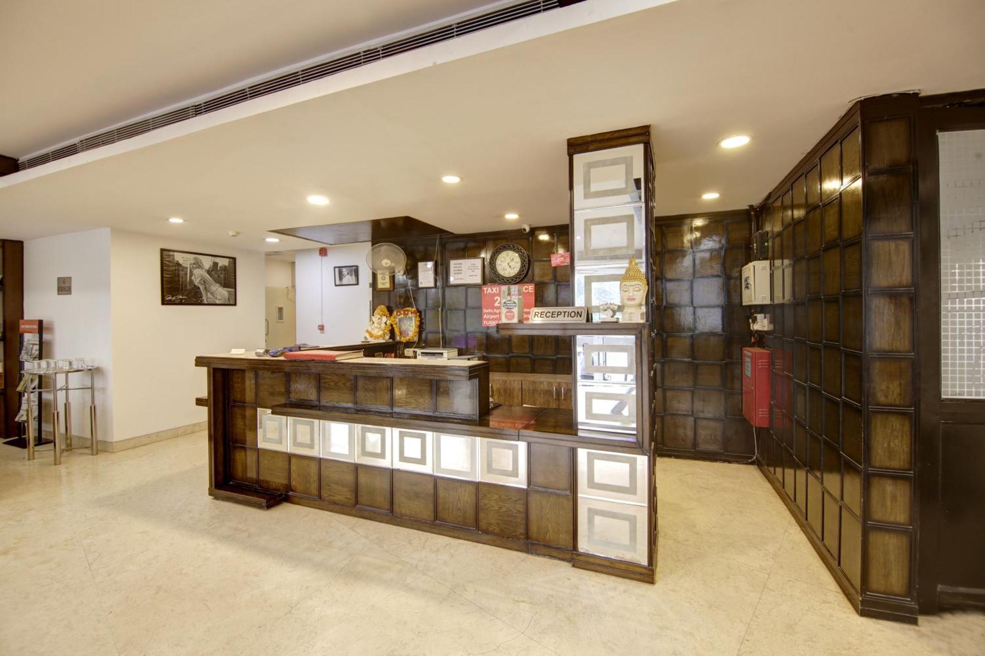Hotel Venus Plaza New Delhi Bagian luar foto
