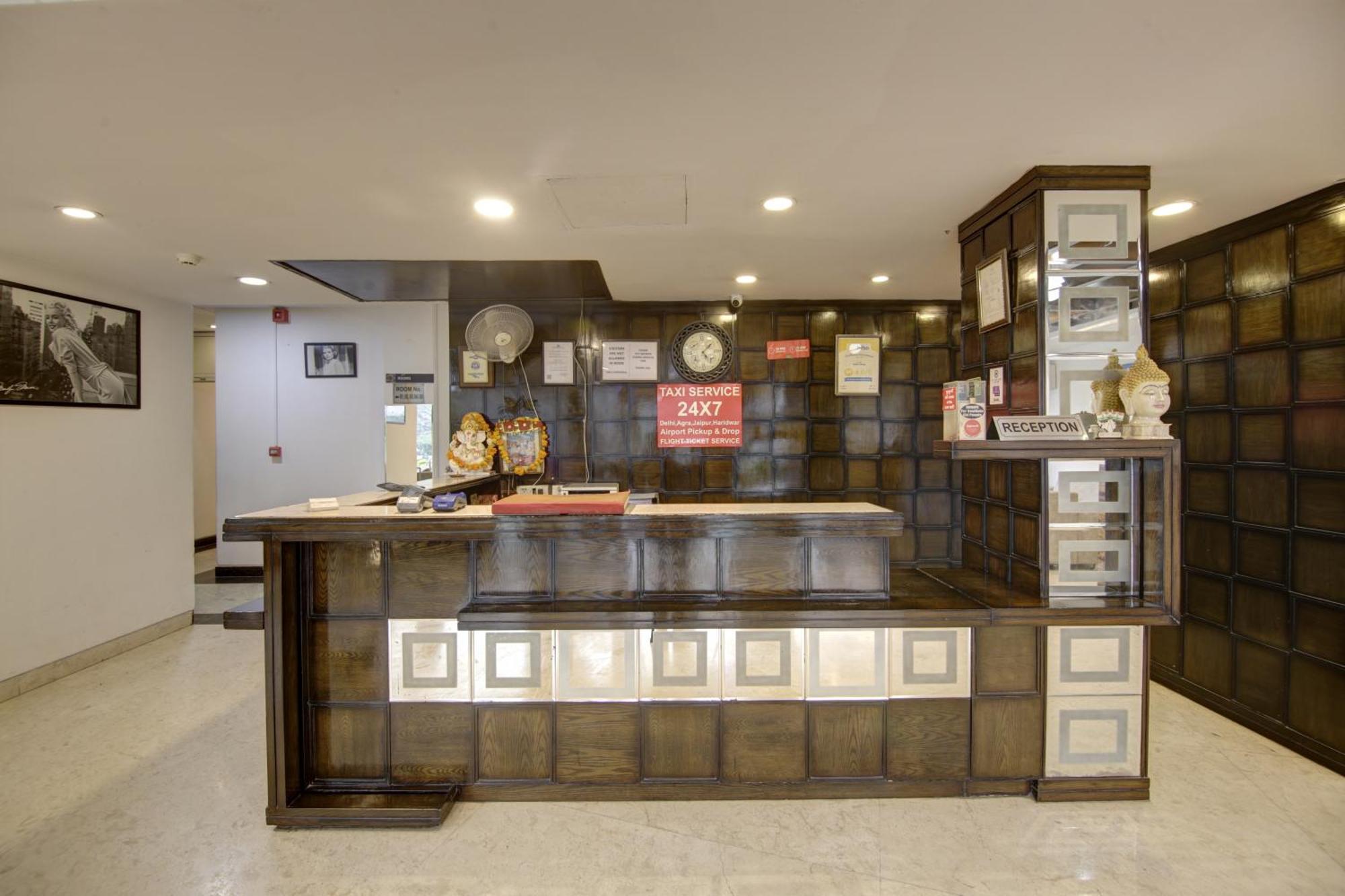 Hotel Venus Plaza New Delhi Bagian luar foto