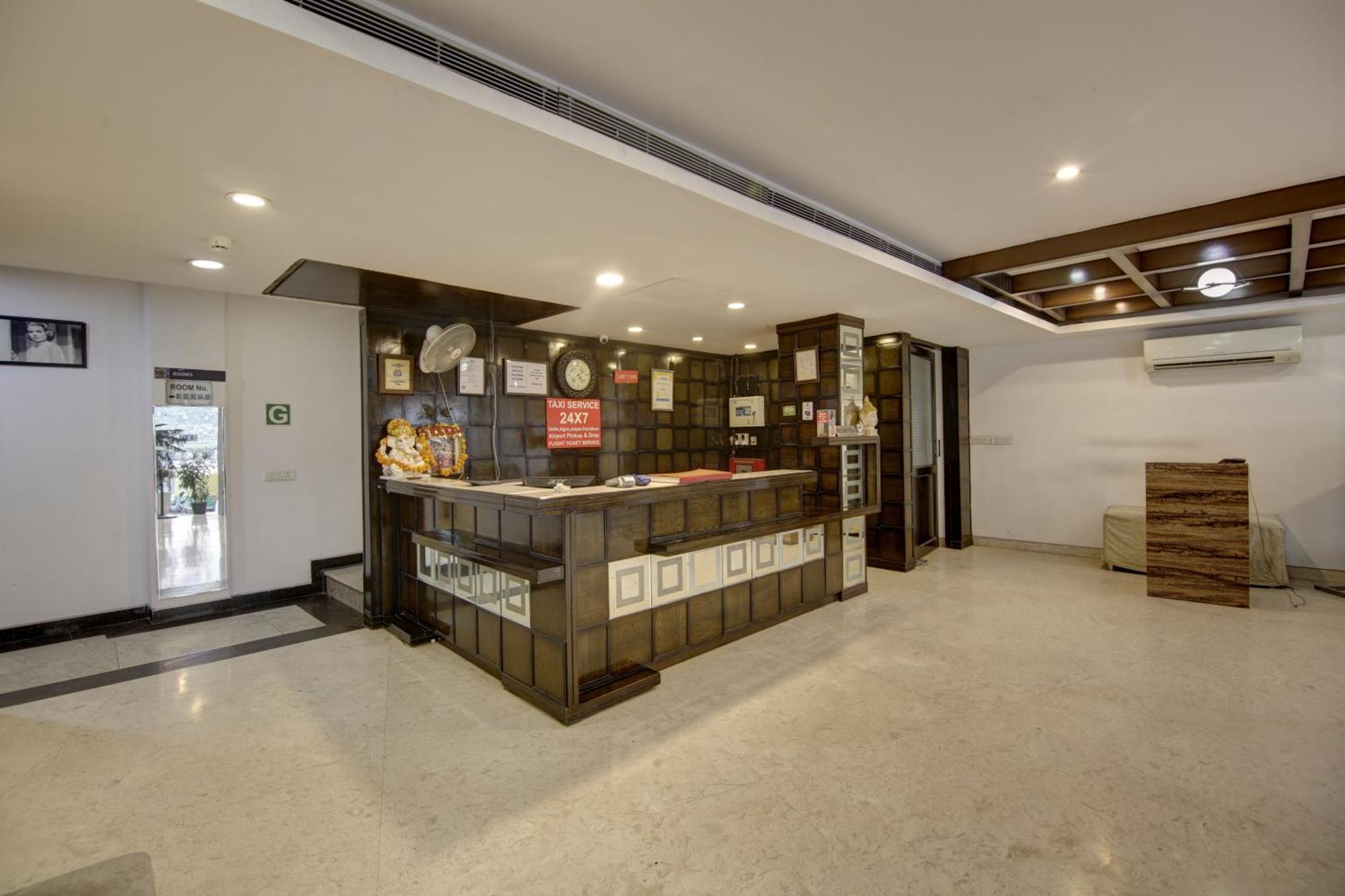 Hotel Venus Plaza New Delhi Bagian luar foto