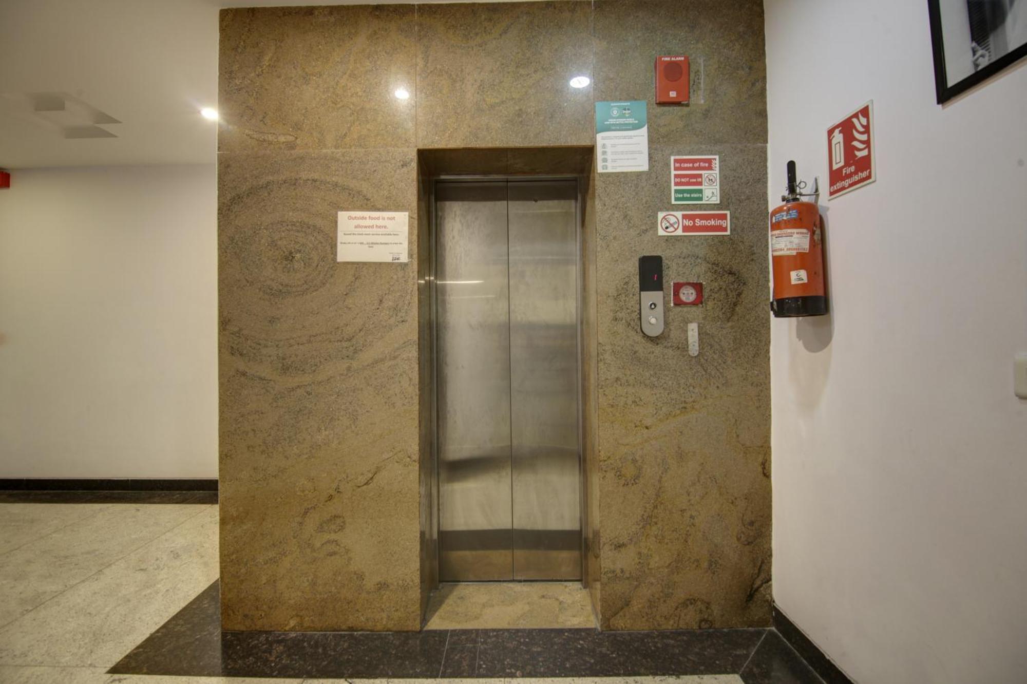 Hotel Venus Plaza New Delhi Bagian luar foto