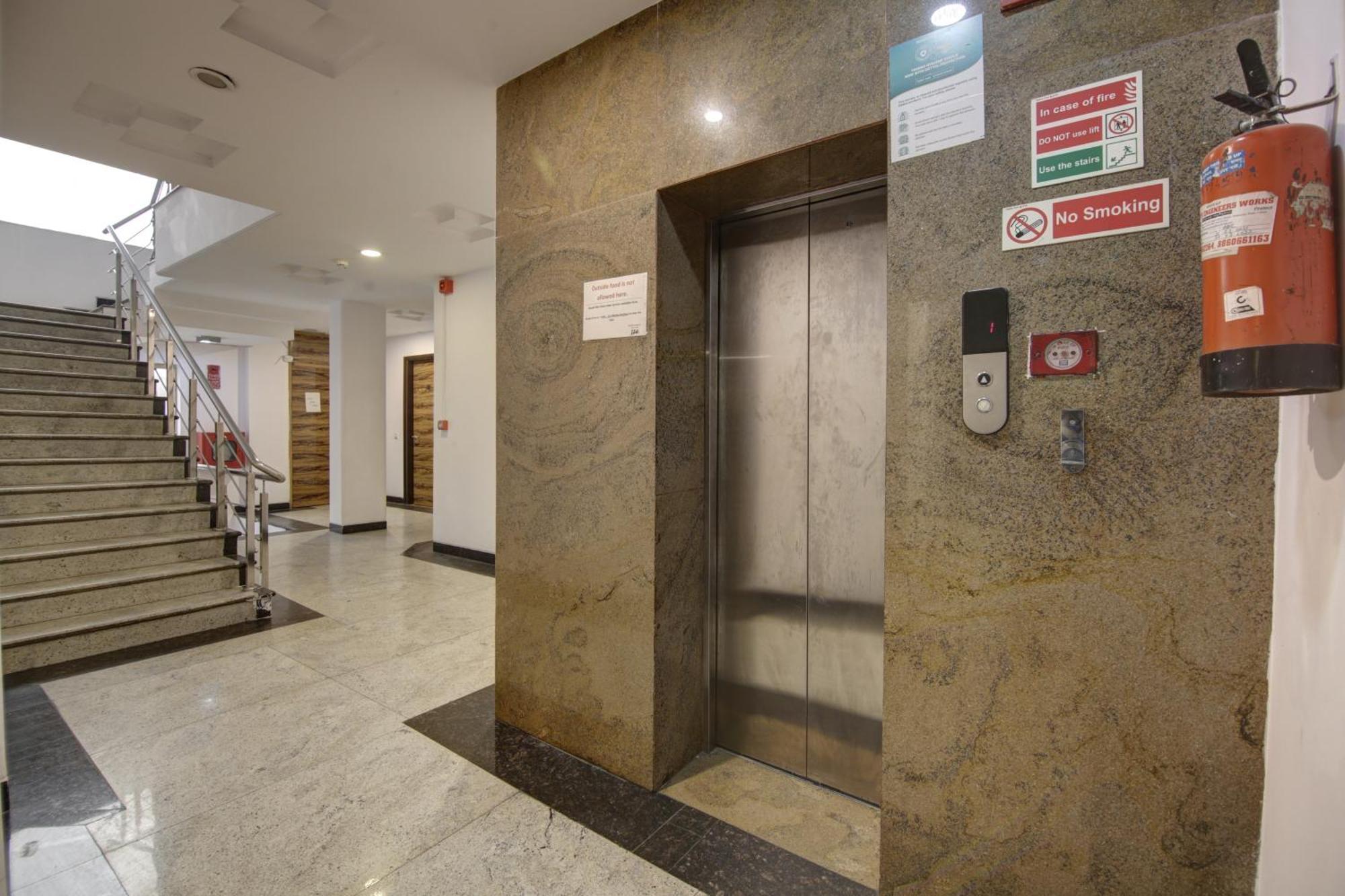 Hotel Venus Plaza New Delhi Bagian luar foto