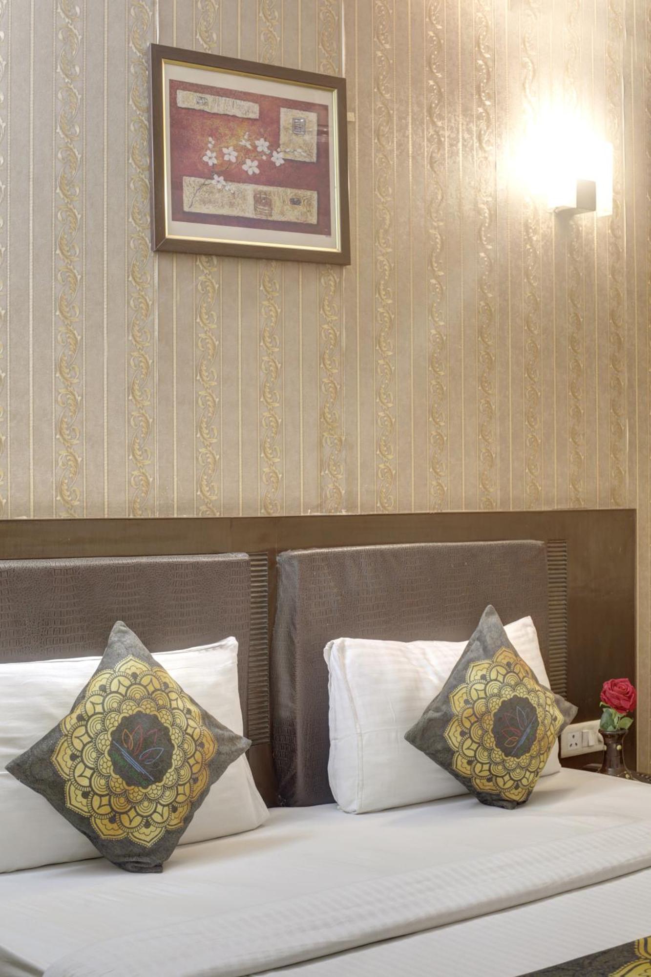 Hotel Venus Plaza New Delhi Bagian luar foto