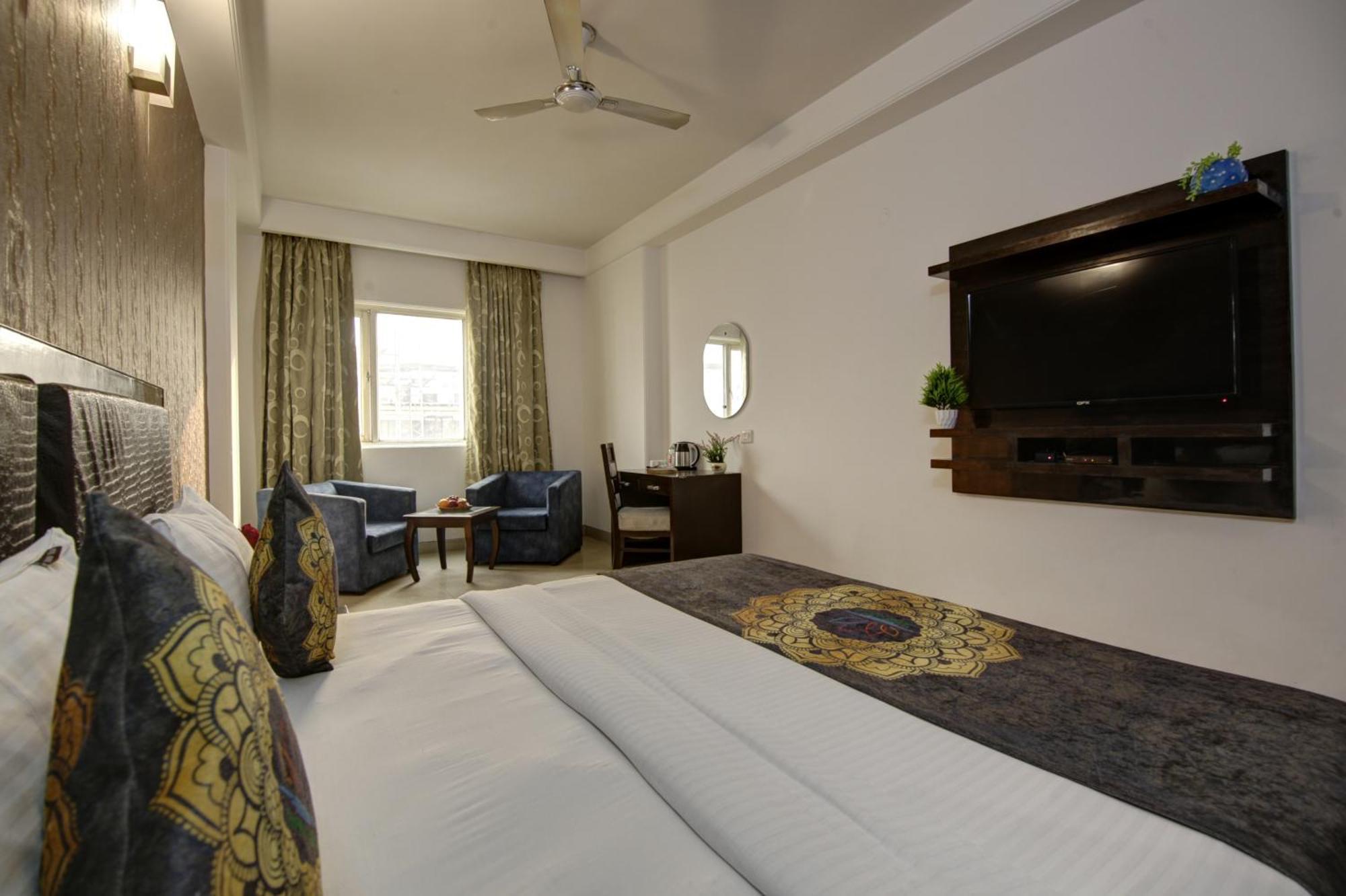 Hotel Venus Plaza New Delhi Bagian luar foto