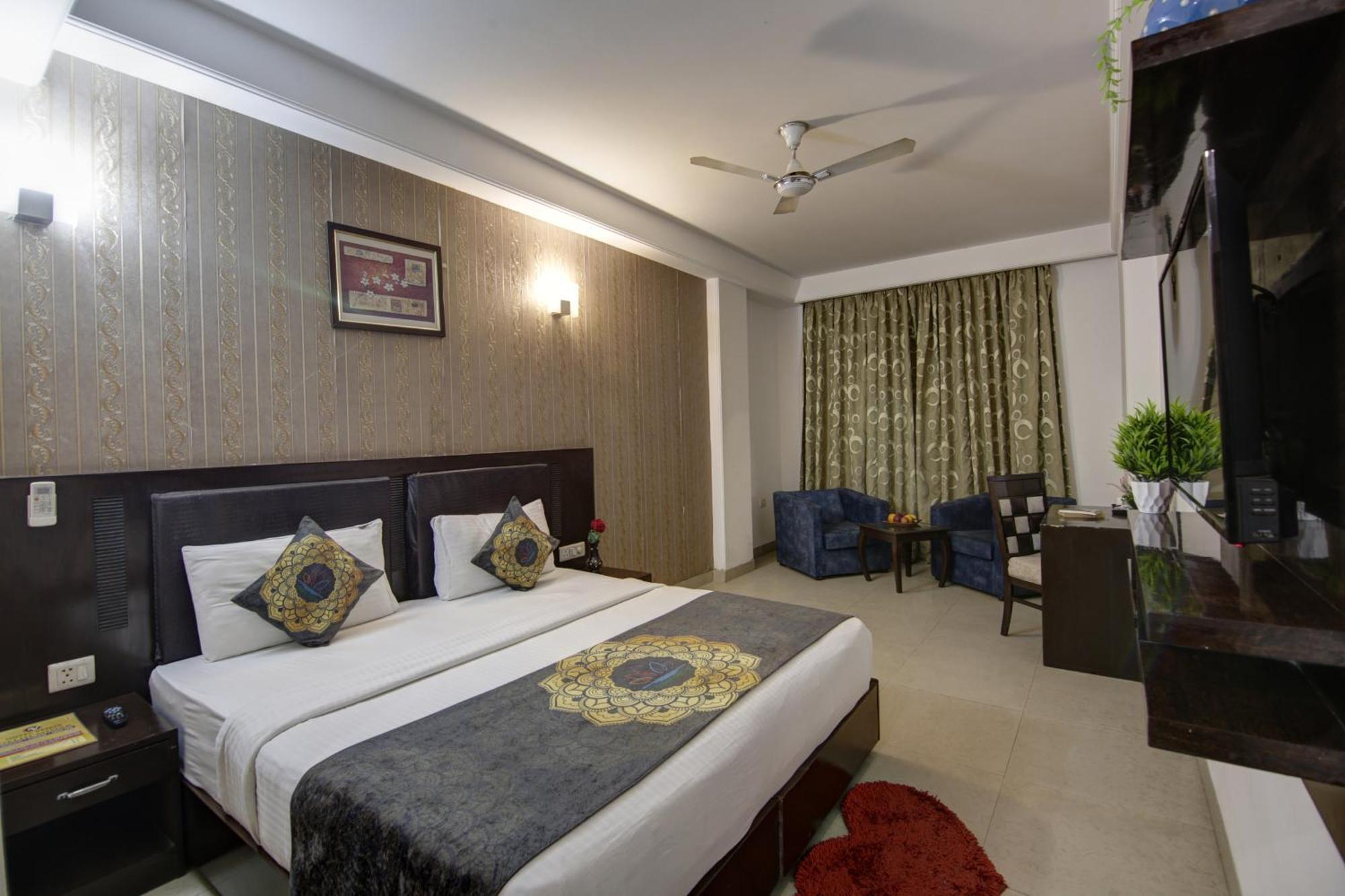 Hotel Venus Plaza New Delhi Bagian luar foto