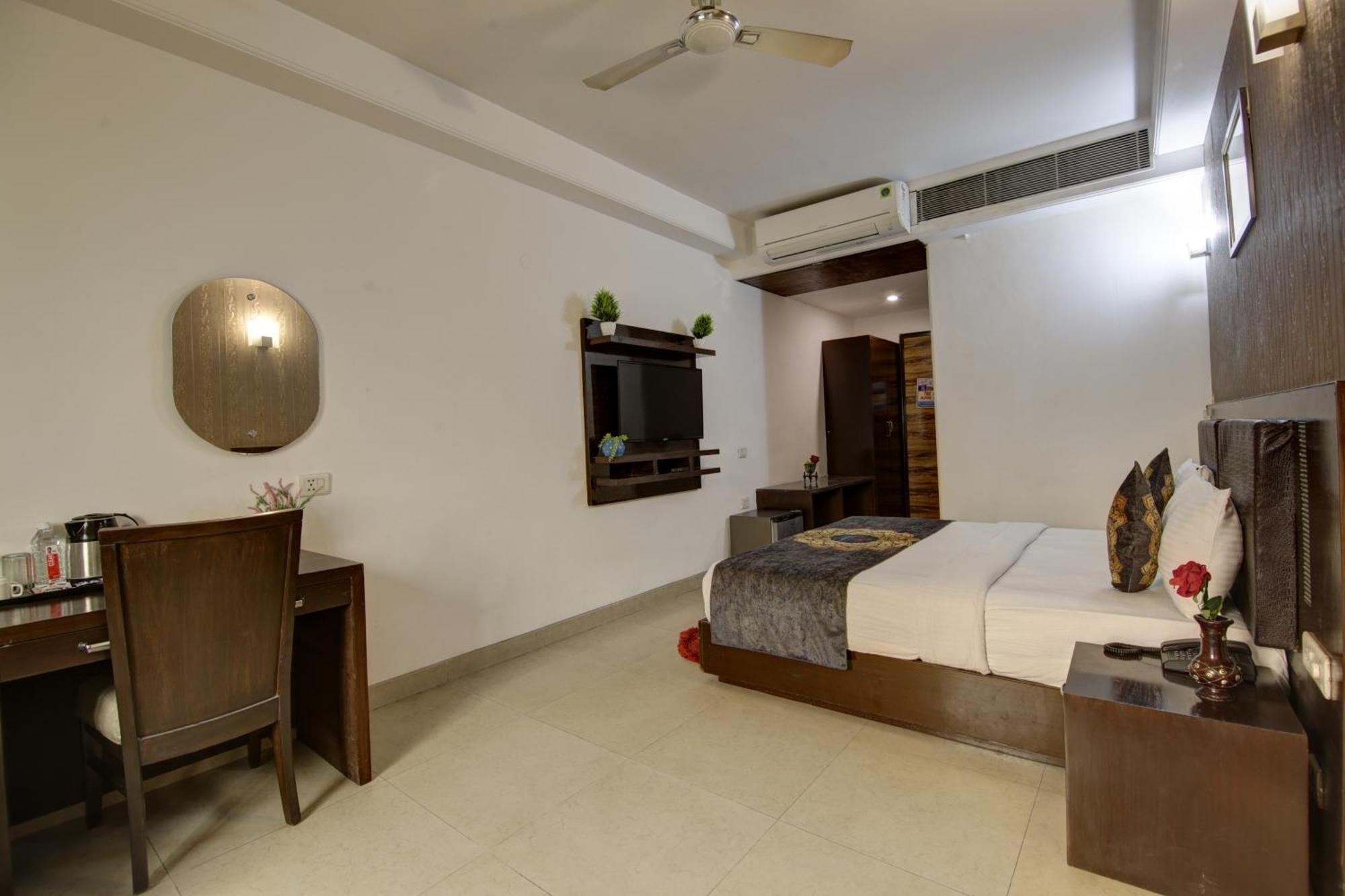 Hotel Venus Plaza New Delhi Bagian luar foto