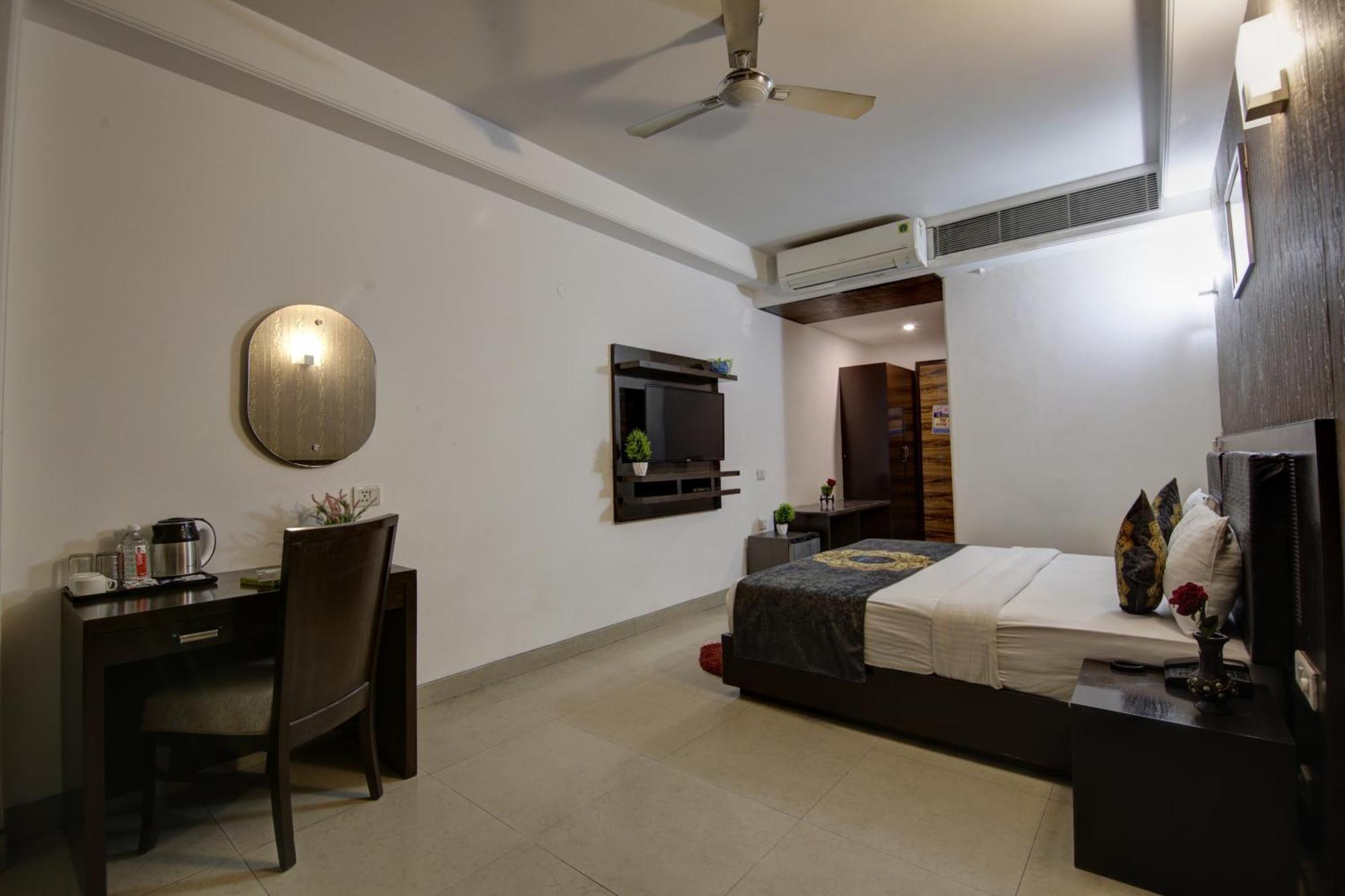 Hotel Venus Plaza New Delhi Bagian luar foto