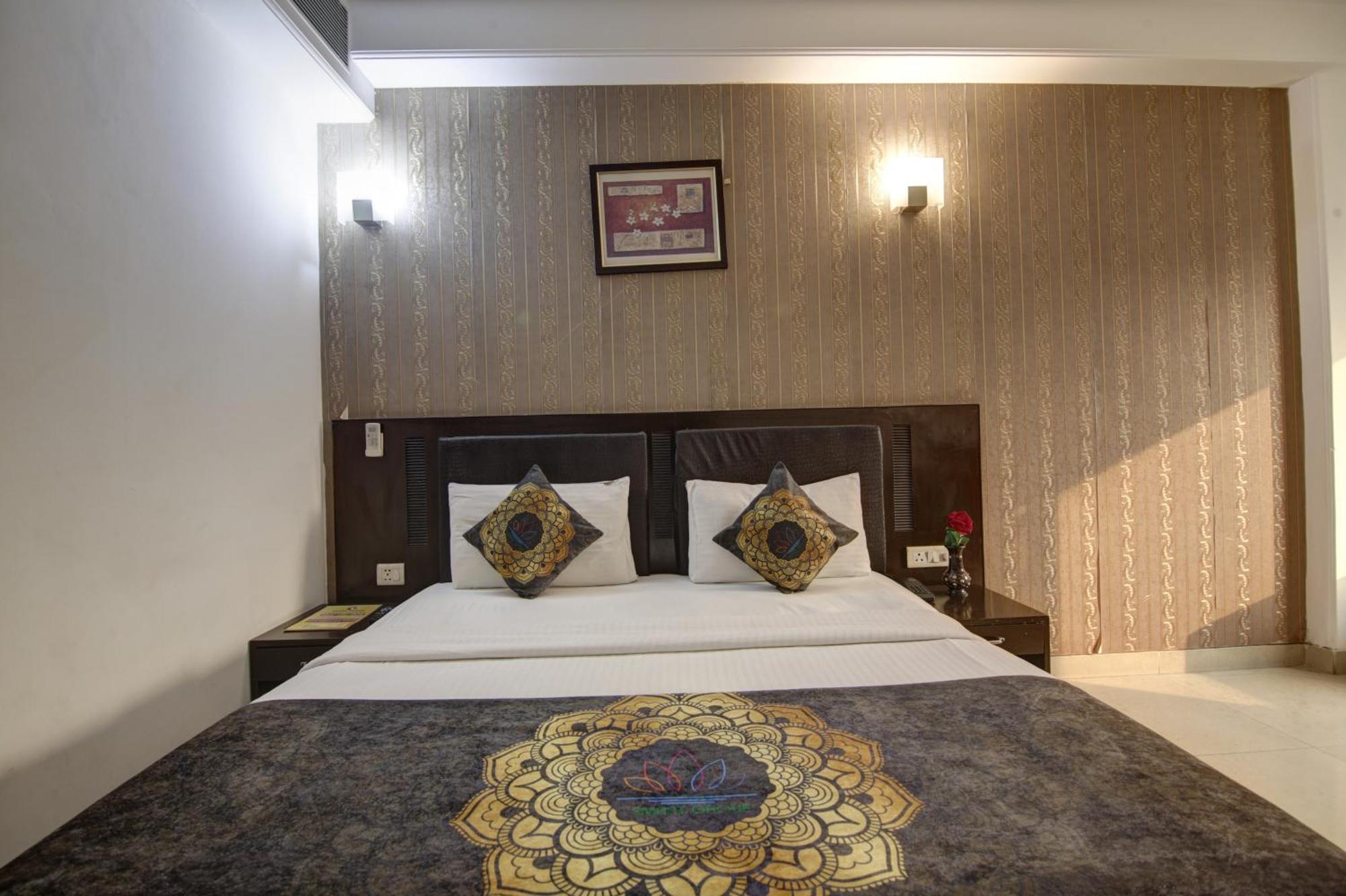 Hotel Venus Plaza New Delhi Bagian luar foto