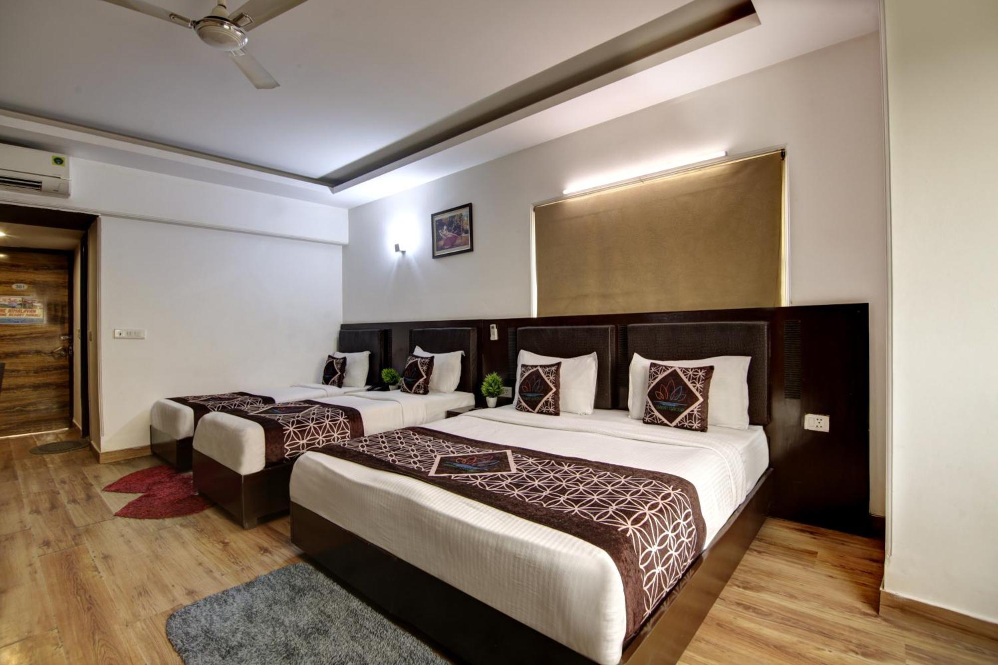 Hotel Venus Plaza New Delhi Bagian luar foto