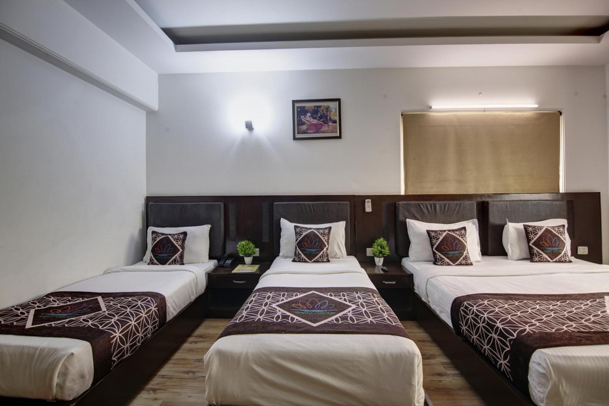 Hotel Venus Plaza New Delhi Bagian luar foto