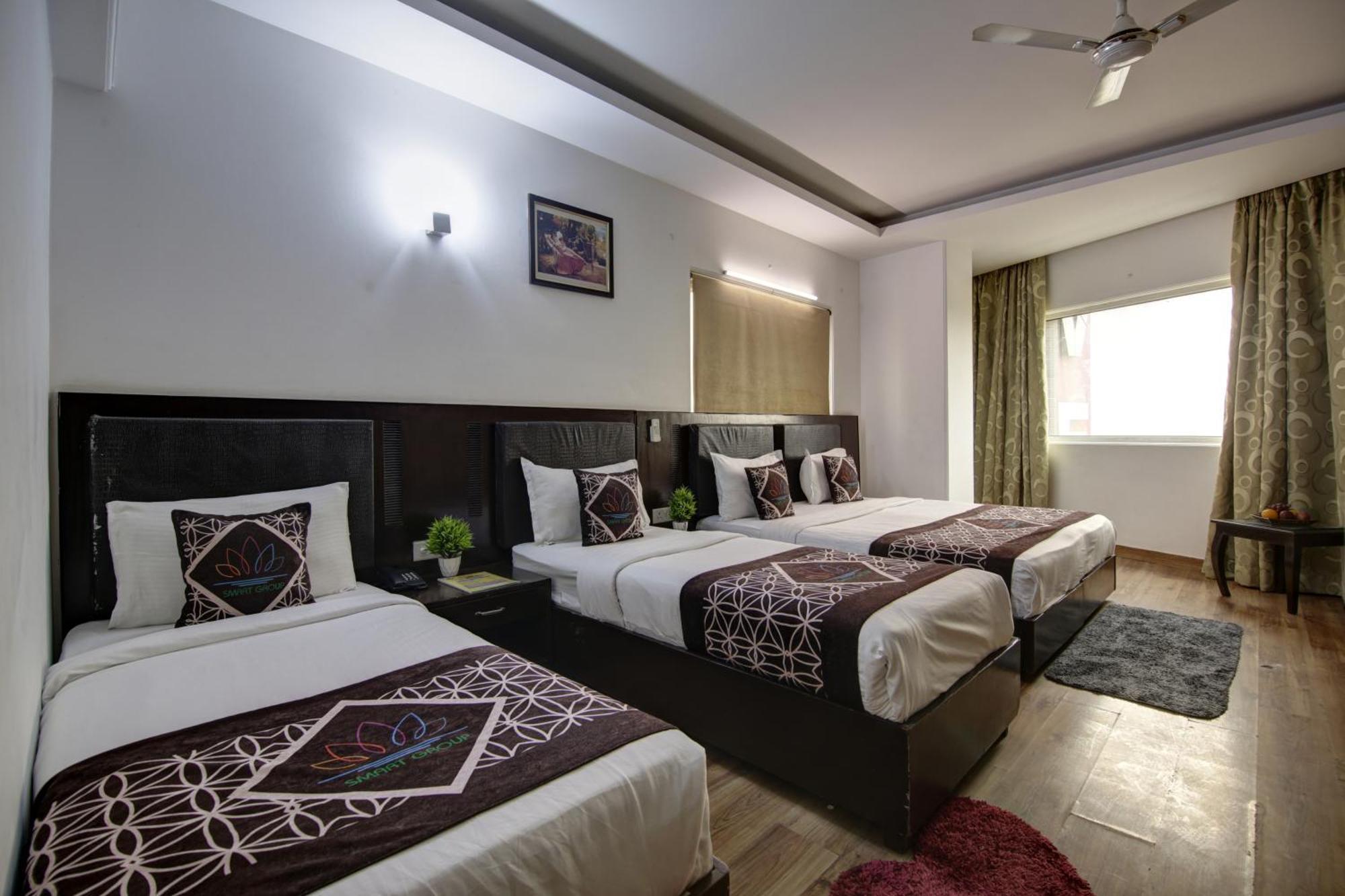 Hotel Venus Plaza New Delhi Bagian luar foto