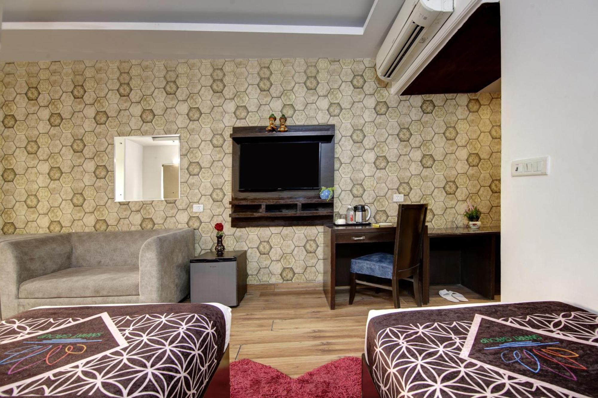 Hotel Venus Plaza New Delhi Bagian luar foto