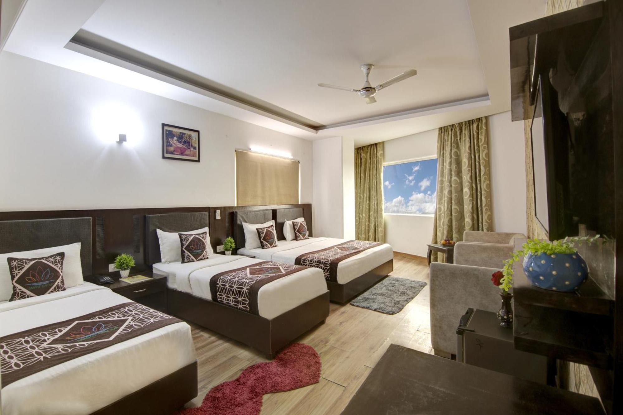 Hotel Venus Plaza New Delhi Bagian luar foto