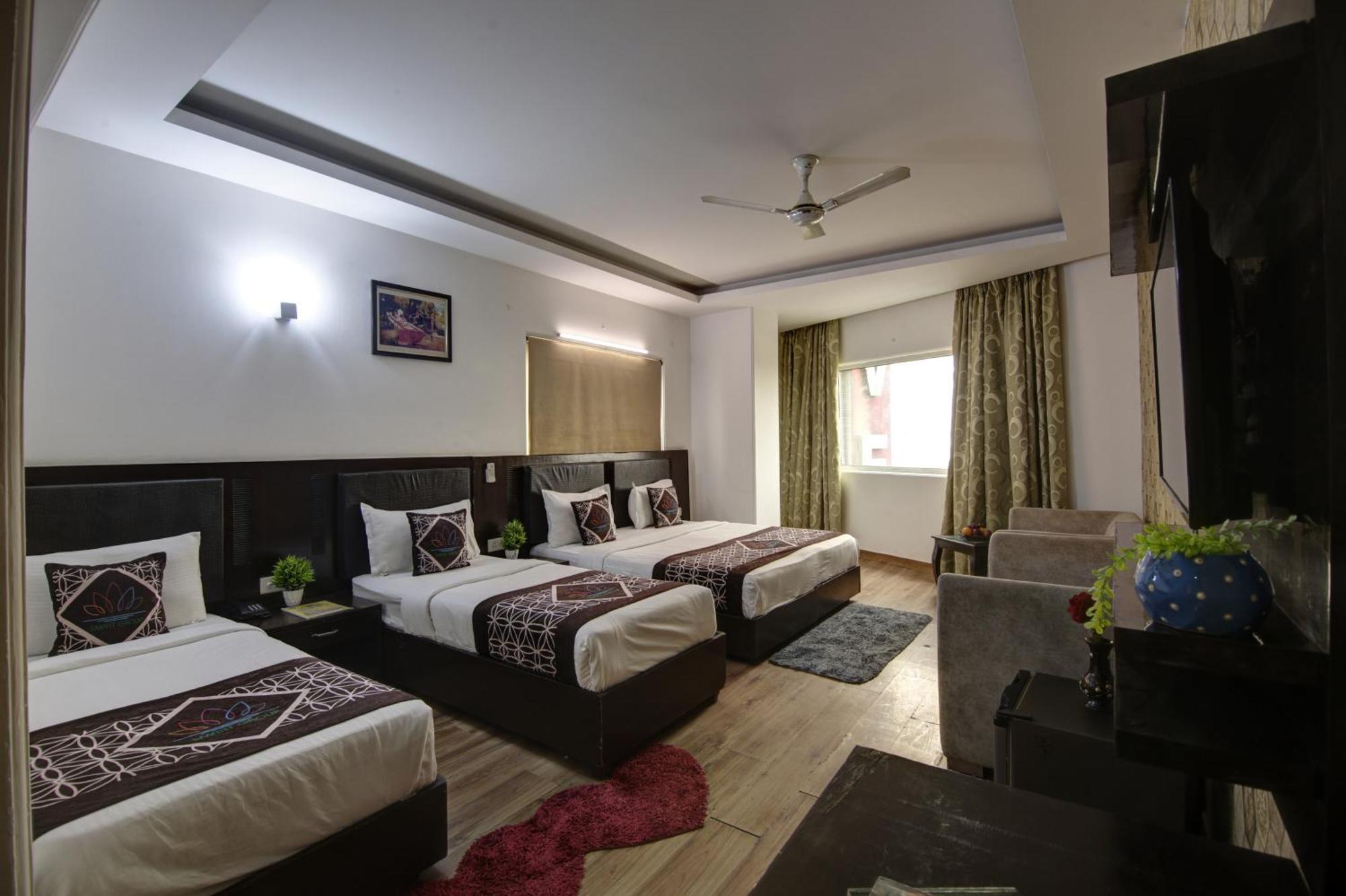Hotel Venus Plaza New Delhi Bagian luar foto