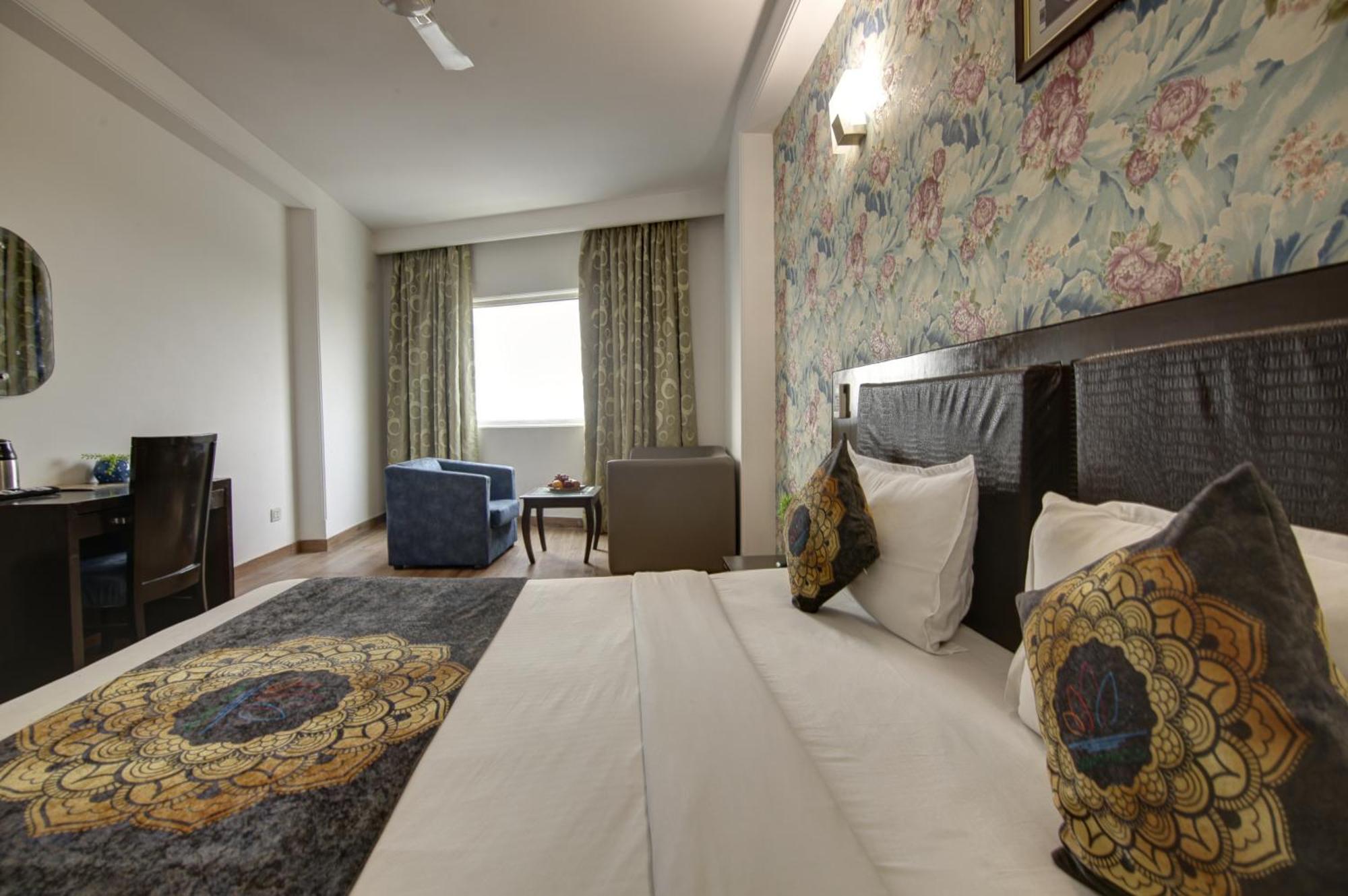 Hotel Venus Plaza New Delhi Bagian luar foto