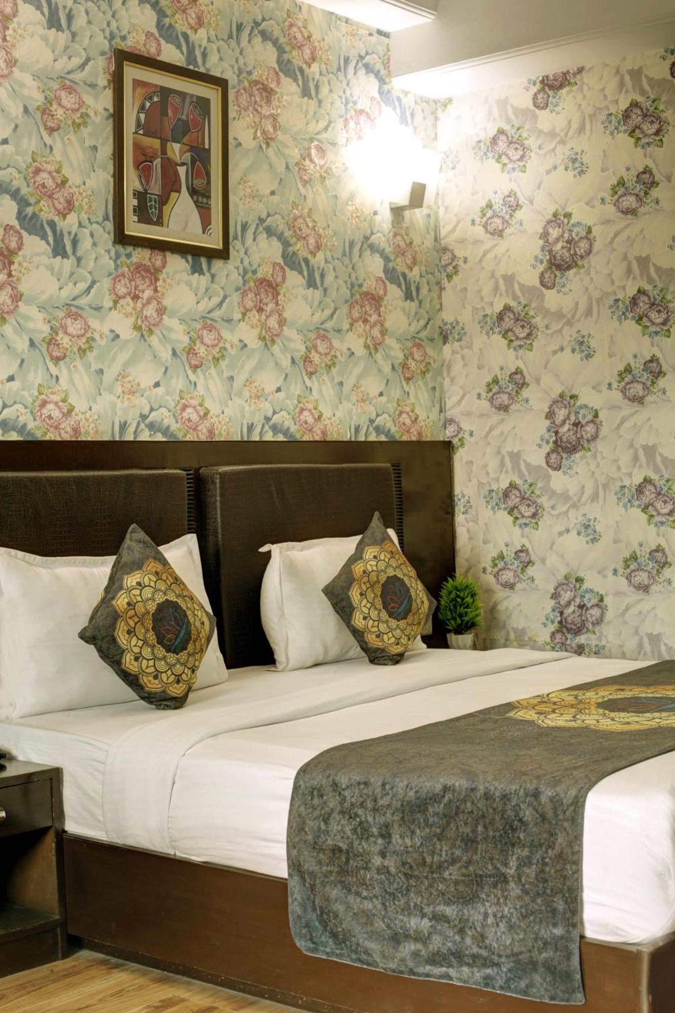 Hotel Venus Plaza New Delhi Bagian luar foto