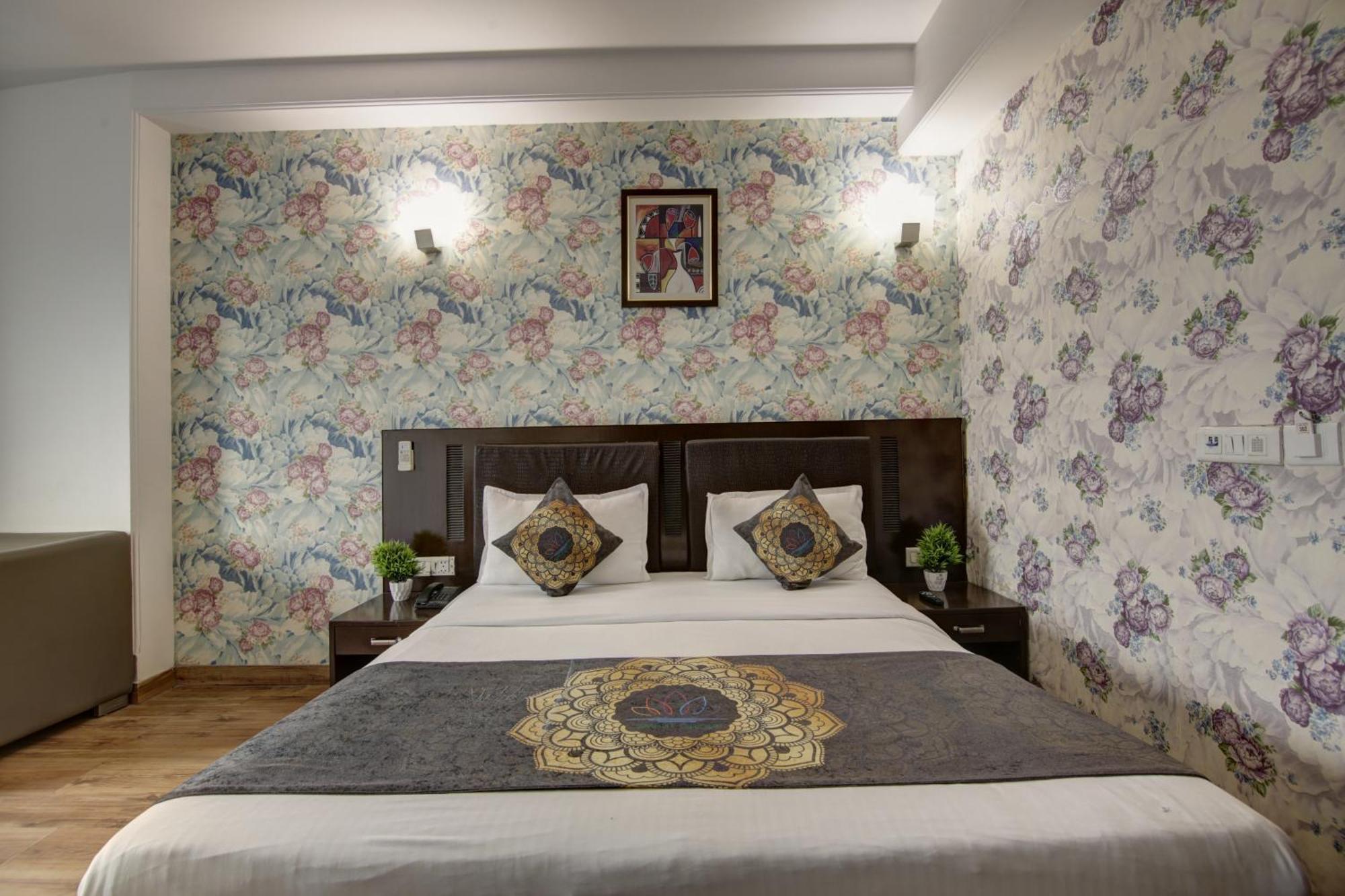Hotel Venus Plaza New Delhi Bagian luar foto