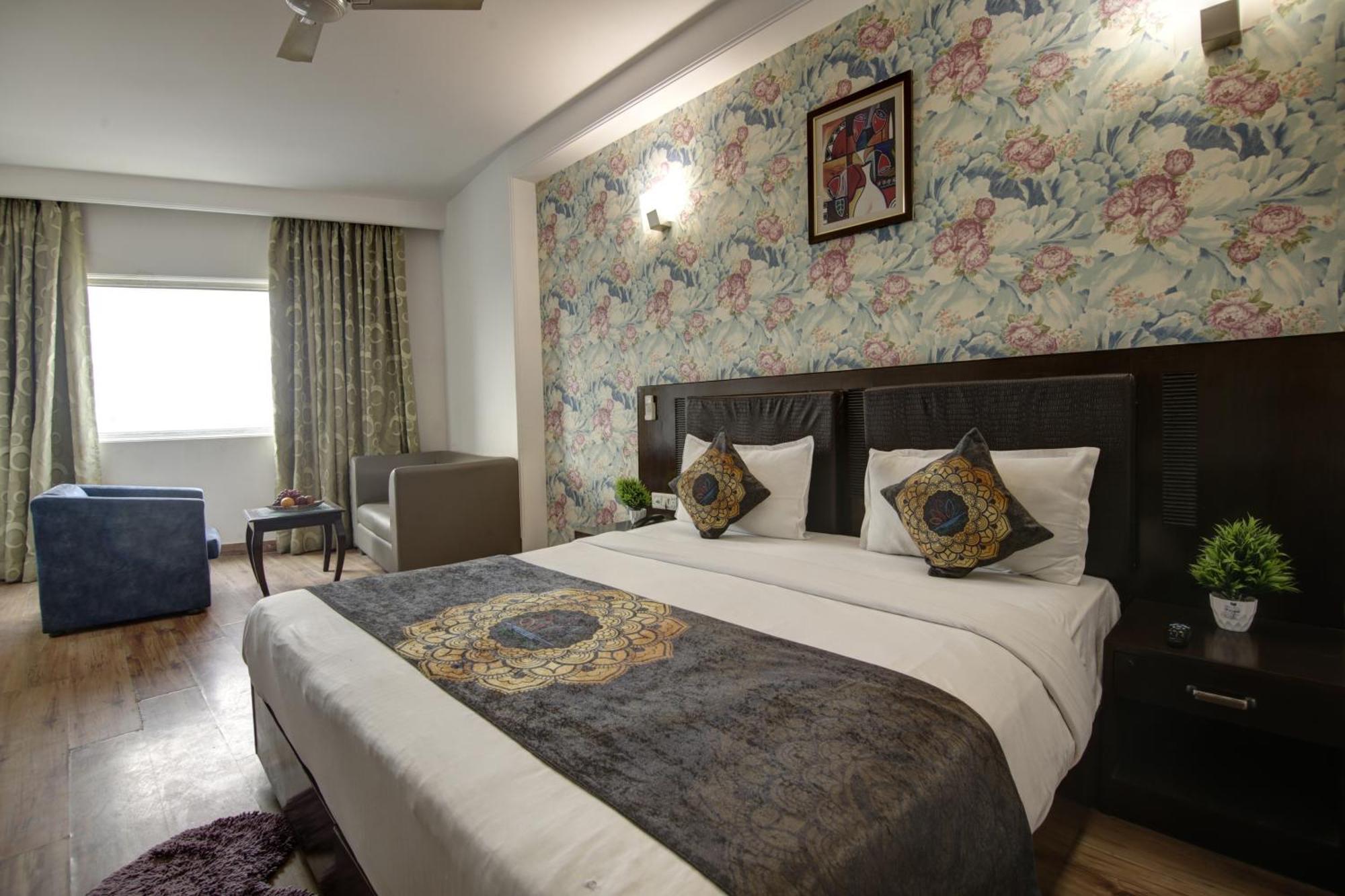 Hotel Venus Plaza New Delhi Bagian luar foto