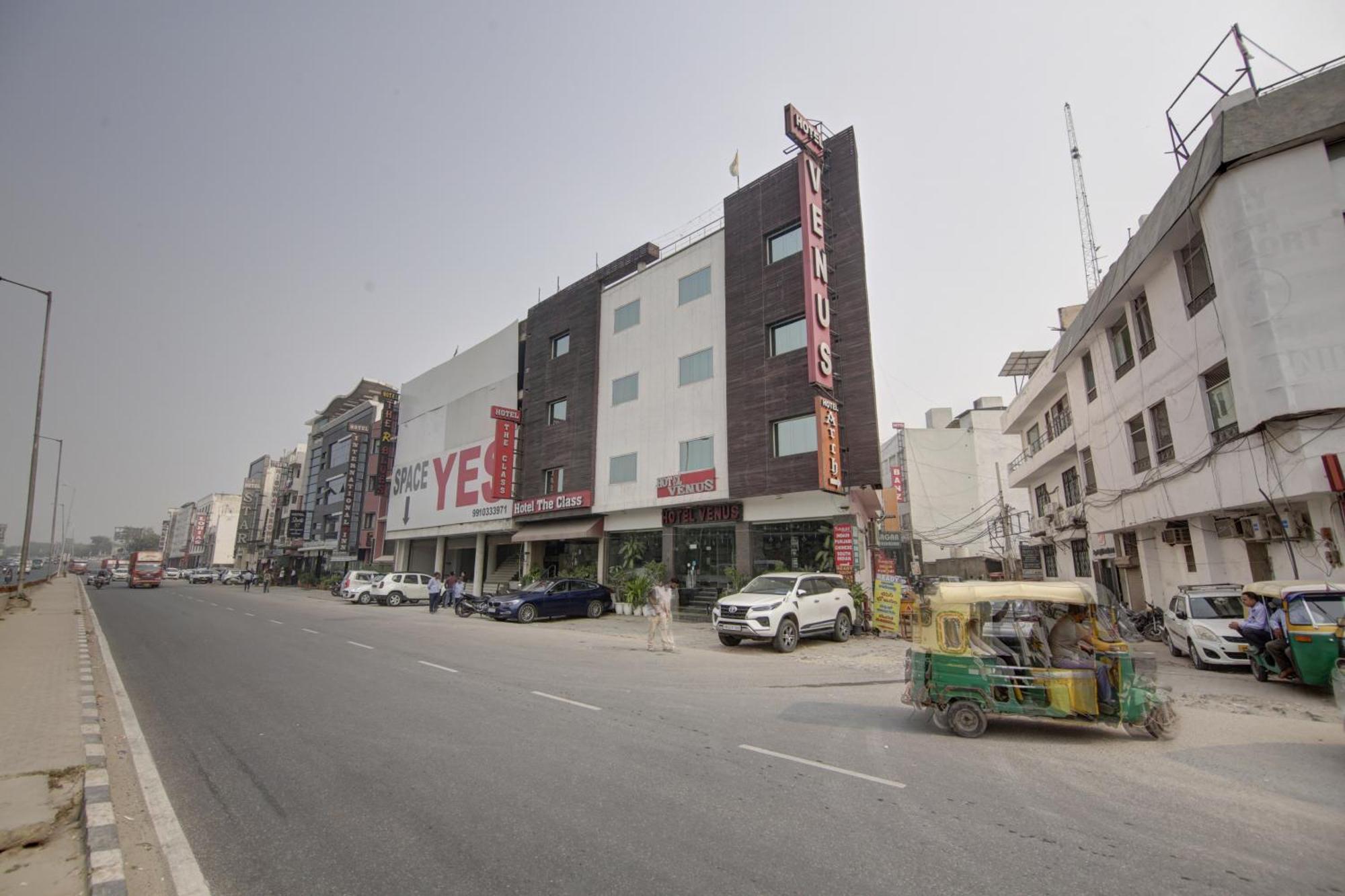 Hotel Venus Plaza New Delhi Bagian luar foto