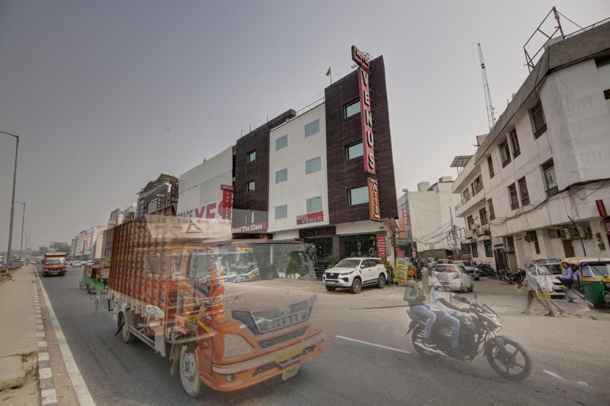 Hotel Venus Plaza New Delhi Bagian luar foto