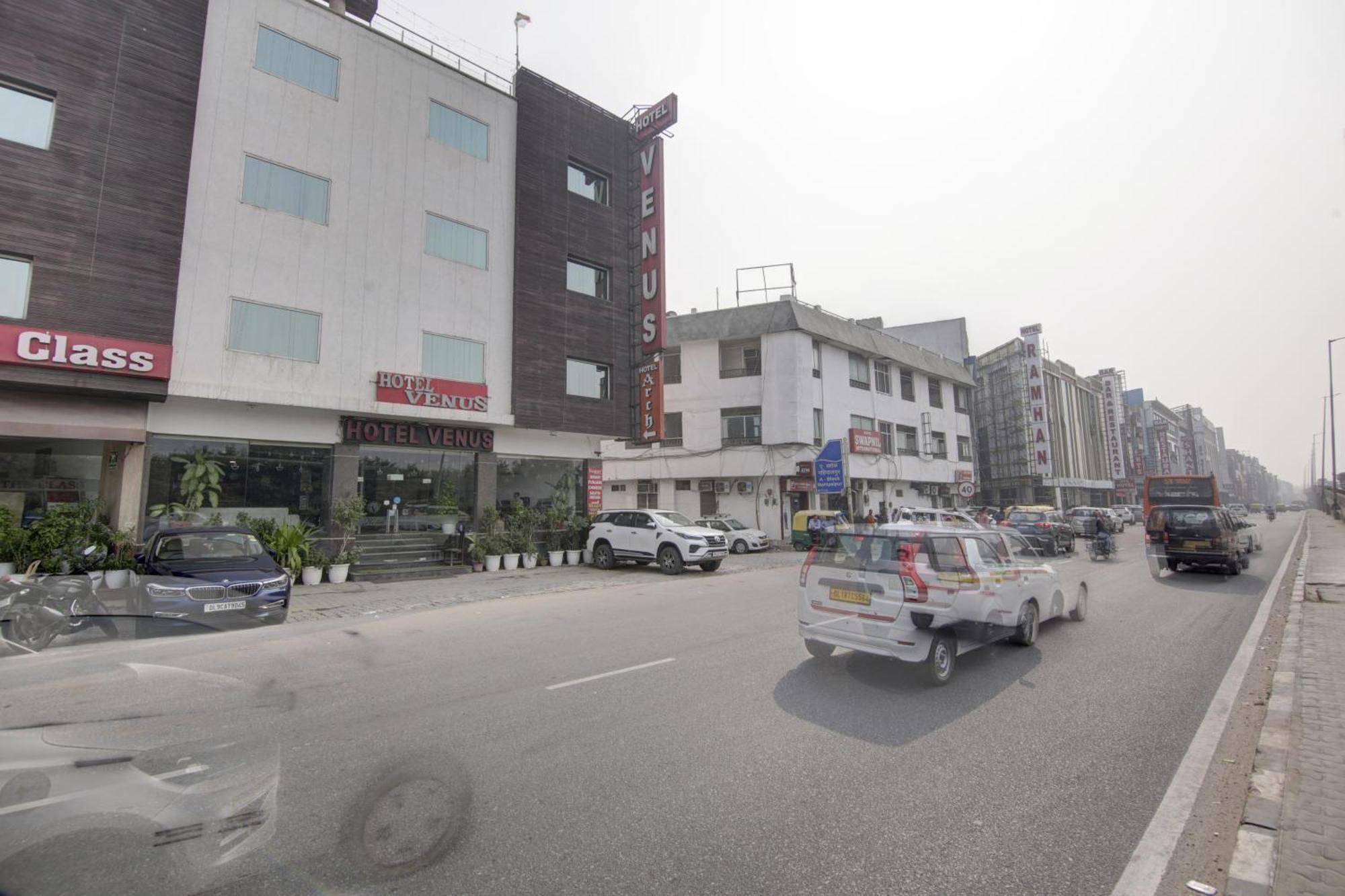 Hotel Venus Plaza New Delhi Bagian luar foto