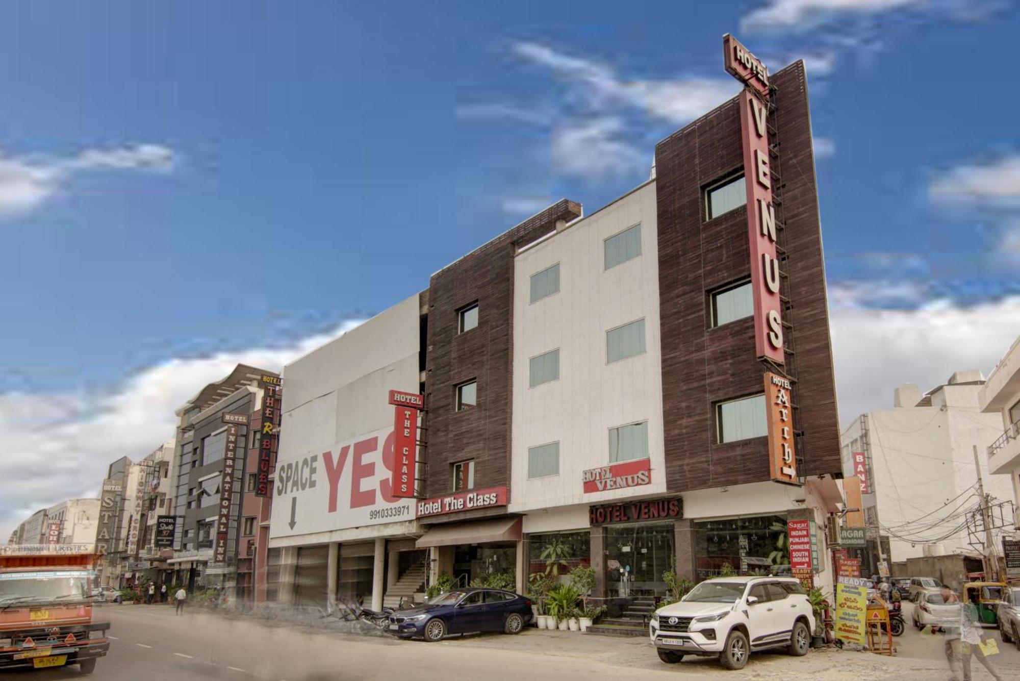 Hotel Venus Plaza New Delhi Bagian luar foto